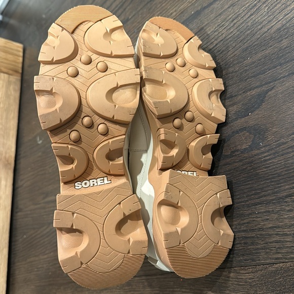 Sorel boots - Picture 3 of 3